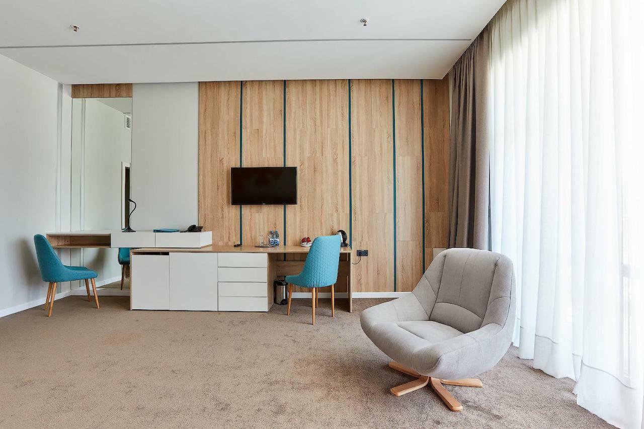 Aqua-Minsk Hotel Plus מראה חיצוני תמונה