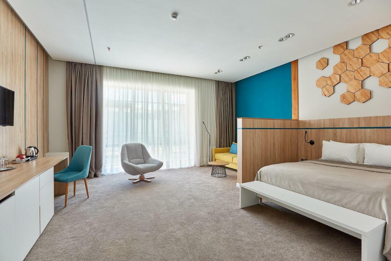 Aqua-Minsk Hotel Plus מראה חיצוני תמונה