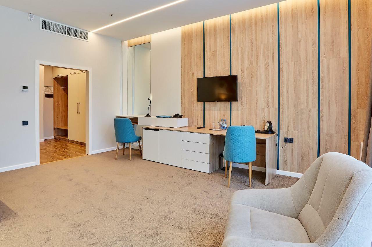 Aqua-Minsk Hotel Plus מראה חיצוני תמונה